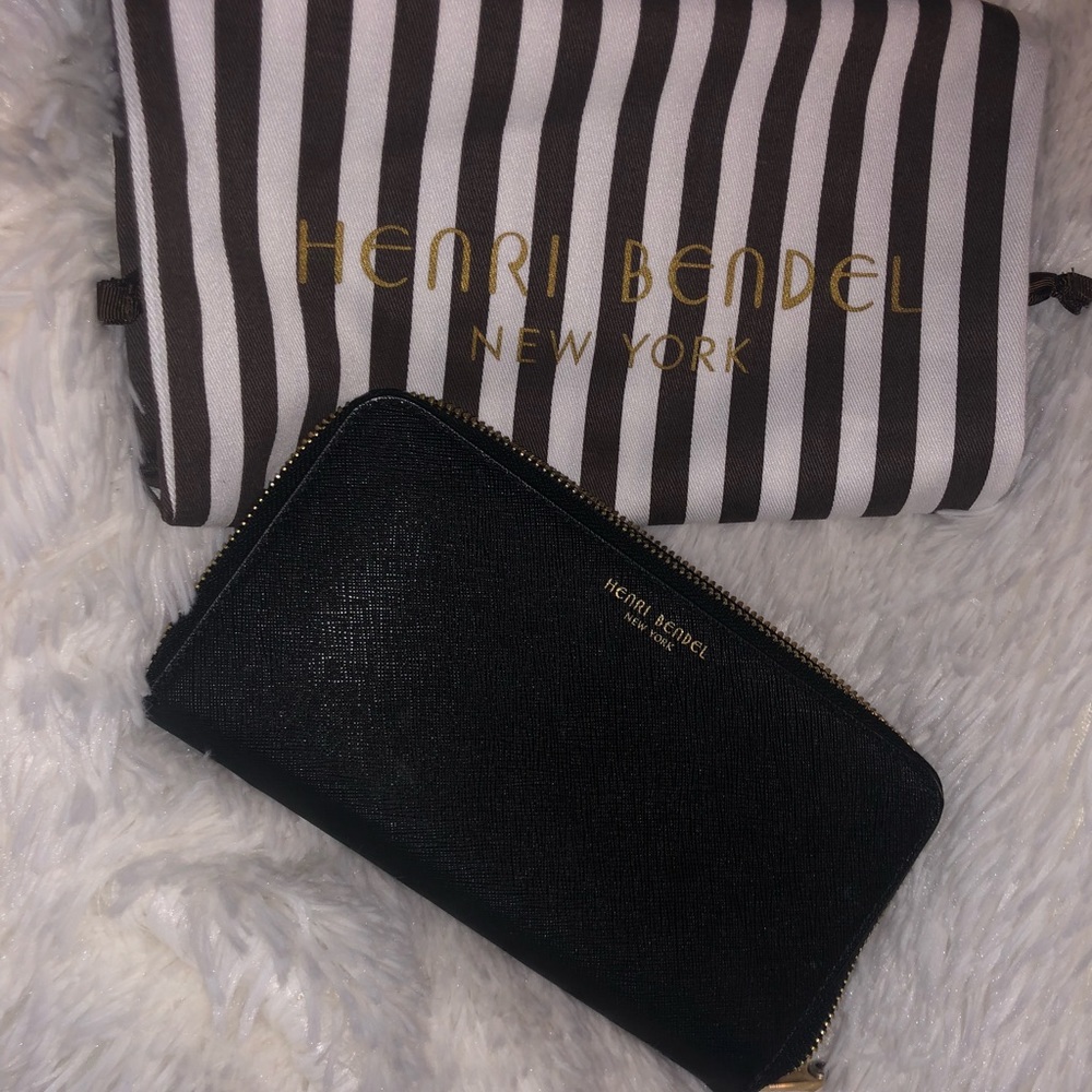 Henri Bendel continental Wallet